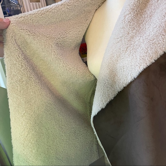 Vest - Picture 5 of 7